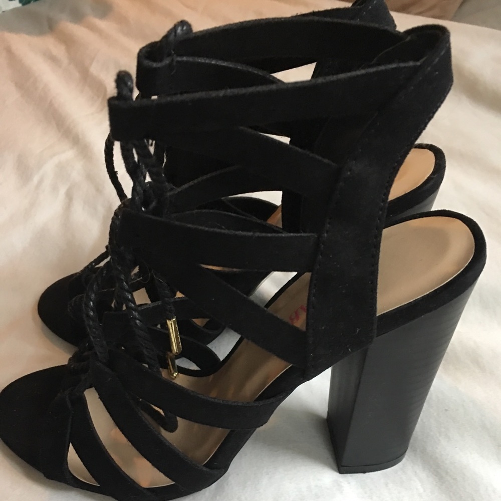 Black Stappy Sandals “NEW”